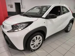 Bianco Nuova 2024 Toyota Aygo Active Due volumi | 14.900 €