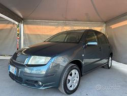 Grigio Usata 2006 Skoda Fabia Due volumi | 1999 € (Ottimo prezzo)