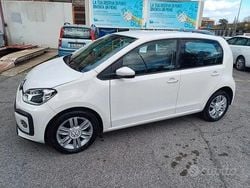 Bianco Usata 2016 VW up! Highline Due volumi | 6950 € (Buon prezzo)