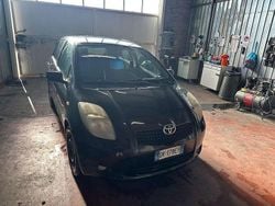 Nero Usata 2007 Toyota Yaris Luna Tre volumi | 2500 € (Buon prezzo)