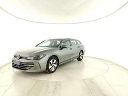 Grigio Usata 2024 VW Passat Business Station wagon | 35.900 € (Molto cara)