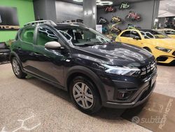 Grigio Usata 2023 Dacia Sandero Expression Tre volumi | 13.999 € (Buon prezzo)