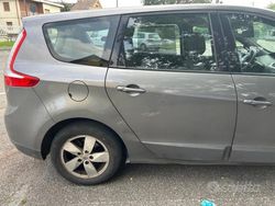 Grigio Usata 2009 Renault Grand Scénic III Monovolume | 2000 €