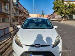 Bianco Usata 2011 Ford Fiesta Due volumi | 4500 € (Cara)
