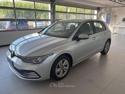Argento Usata 2024 VW Golf VIII Life Tre volumi | 25.390 € (Buon prezzo)