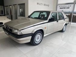 Beige Usata 1988 Alfa Romeo 75 Tre volumi | 9900 €