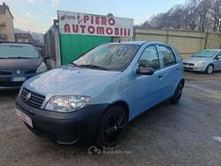 Blu Usata 2005 Fiat Punto Tre volumi | 2400 € (Buon prezzo)