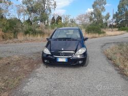 Nero Usata 2005 Mercedes A180 Elegance Tre volumi | 1990 € (Buon prezzo)