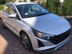 Grigio Nuova 2025 Hyundai i20 Tre volumi | 16.890 € (Buon prezzo)