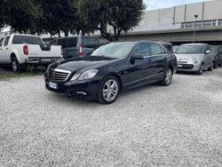 Blu Usata 2010 Mercedes E250 Avantgarde Tre volumi | 11.999 € (Molto cara)