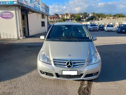 Grigio Usata 2011 Mercedes A160 Style Tre volumi | 3499 € (Buon prezzo)