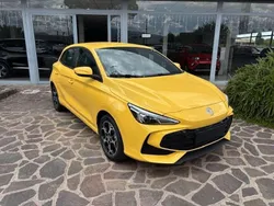 Giallo Nuova 2025 MG MG3 Due volumi | 13.940 € (Buon prezzo)