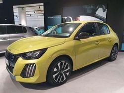 Giallo Nuova 2025 Peugeot 208 Style Due volumi | 18.950 € (Buon prezzo)
