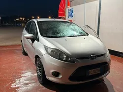 Usata 2010 Ford Fiesta Due volumi | 4700 € (Buon prezzo)