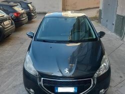Grigio Usata 2015 Peugeot 208 Active Due volumi | 5899 € (Ottimo prezzo)