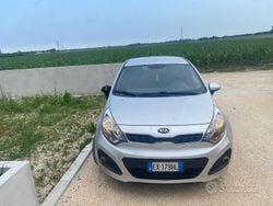 Grigio Usata 2014 Kia Rio Tre volumi | 3399 € (Super prezzo)
