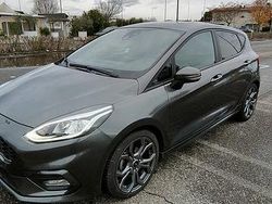 Grigio Usata 2019 Ford Fiesta ST-Line Tre volumi | 7900 € (Super prezzo)