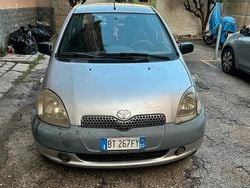 Grigio Usata 2001 Toyota Yaris Due volumi | 1100 € (Ottimo prezzo)
