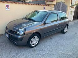 Usata 2001 Renault Clio Due volumi | 2000 €