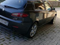 Nero Usata 2006 Alfa Romeo 147 Due volumi | 1000 €