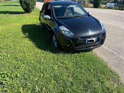 Nero Usata 2011 Renault Clio II Tre volumi | 3800 €