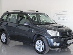 Grigio scuro Usata 2005 Toyota RAV4 Sol SUV | 5800 € (Molto cara)
