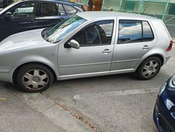 Argento Usata 2000 VW Golf IV Highline Tre volumi | 2500 € (Buon prezzo)