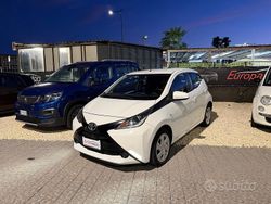 Bianco Usata 2015 Toyota Aygo X-wave Due volumi | 7490 € (Buon prezzo)