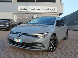 Moonstone grey Usata 2023 VW Golf VIII Life Tre volumi | 23.300 € (Buon prezzo)