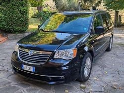 Nero Usata 2011 Lancia Voyager Gold Monovolume | 9000 € (Molto cara)
