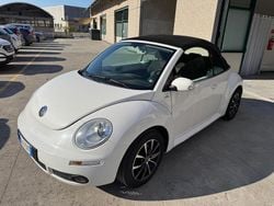 Bianco Usata 2010 VW Beetle Cabrio | 8999 € (Molto cara)