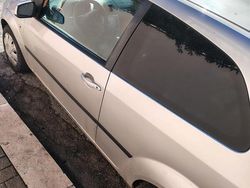 Usata 2005 Ford Fiesta Due volumi | 1000 € (Ottimo prezzo)