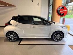 Grigio Usata 2024 Toyota Yaris Hybrid Sport Tre volumi | 23.997 € (Buon prezzo)