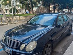 Usata 2004 Mercedes E270 Avantgarde Tre volumi | 2000 €
