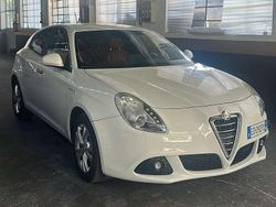 Bianco Usata 2011 Alfa Romeo Giulietta Exclusive Tre volumi | 7600 € (Buon prezzo)
