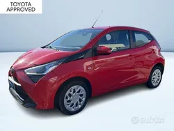 Rosso metallizzato Usata 2021 Toyota Aygo X-play Due volumi | 13.000 € (Buon prezzo)