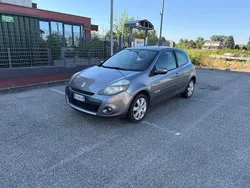 Grigio Usata 2009 Renault Clio III Dynamique Tre volumi | 1999 € (Ottimo prezzo)