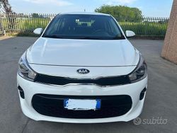 Bianco Usata 2017 Kia Rio Tre volumi | 7300 € (Buon prezzo)