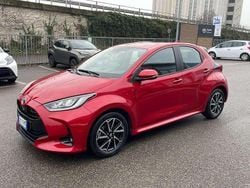 Rosso Usata 2022 Toyota Yaris Hybrid Trend Tre volumi | 16.700 € (Buon prezzo)