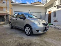 Grigio Usata 2007 Toyota Yaris Tre volumi | 3990 € (Buon prezzo)