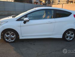 Bianco Usata 2010 Ford Fiesta Titanium Due volumi | 4000 € (Buon prezzo)