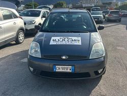 Grigio Usata 2003 Ford Fiesta Ghia Tre volumi | 1500 € (Ottimo prezzo)