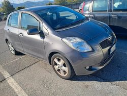 Grigio Usata 2008 Toyota Yaris Tre volumi | 3900 € (Buon prezzo)