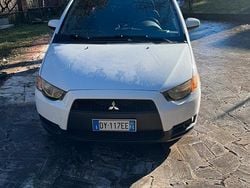 Bianco Usata 2009 Mitsubishi Colt Inform Tre volumi | 2500 € (Buon prezzo)
