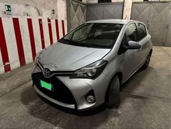 Argento Usata 2016 Toyota Yaris Hybrid Active Tre volumi | 6500 € (Super prezzo)