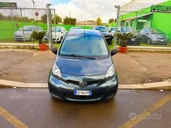 Grigio Usata 2011 Toyota Aygo Due volumi | 4900 € (Buon prezzo)