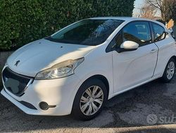 Bianco Usata 2015 Peugeot 208 Active Due volumi | 4700 € (Ottimo prezzo)