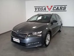 Antracite metalizzato Usata 2020 Skoda Superb Executive Station wagon | 19.900 € (Ottimo prezzo)