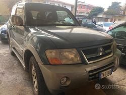 Verde Usata 2005 Mitsubishi Pajero Instyle SUV | 9800 € (Buon prezzo)