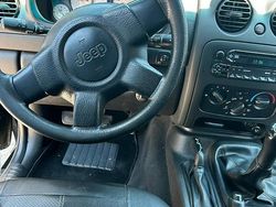 Nero Usata 2003 Jeep Cherokee SUV | 4000 €